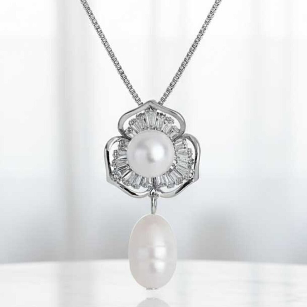 Ladies White Pearl Flower Necklace - Picture 1 of 4